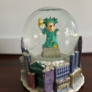 Disney Mickey New York snow globe with music